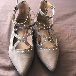 Brown strappy flats!